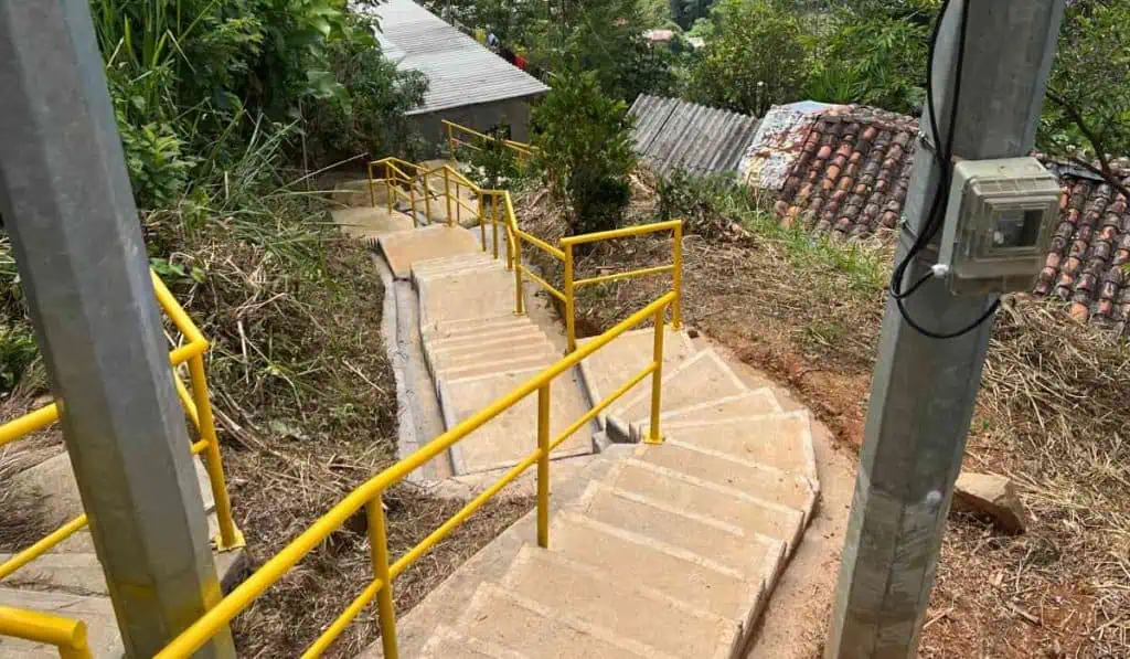 Aris Mining entrega obras clave para recuperar caminos urbanos en Marmato (Caldas) Obra de Aris Mining