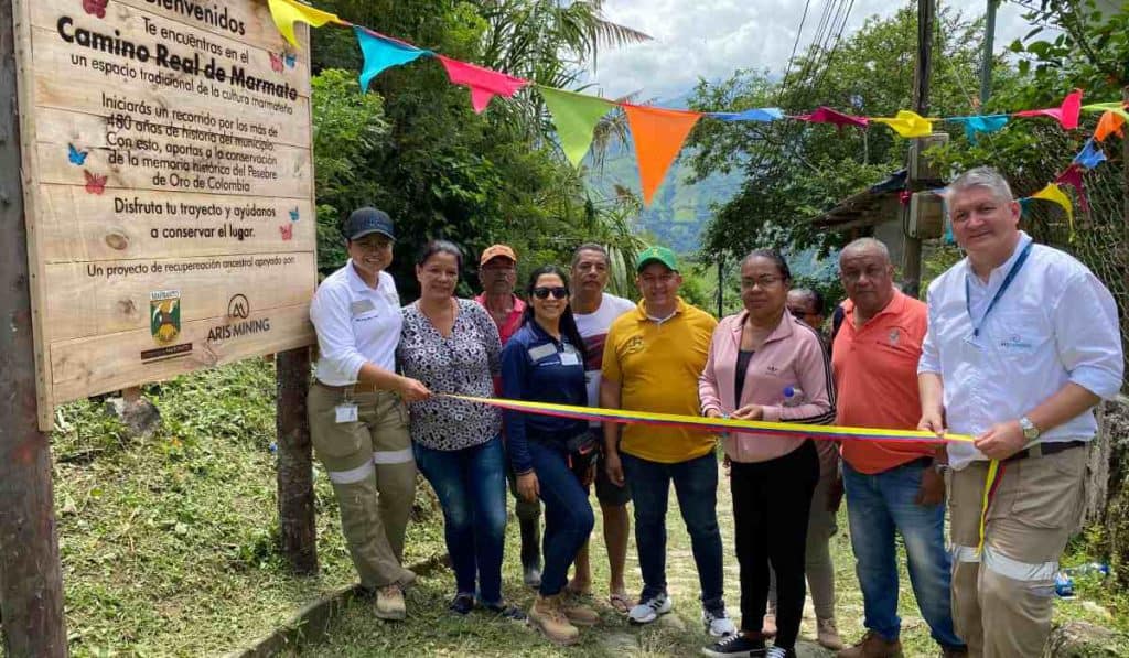 Entrega de caminos urbanos de Aris Mining en Marmato, Caldas