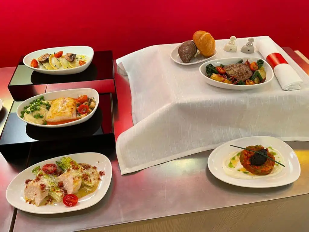 Latinoamérica es el mercado más resiliente para Iberia: conozca las sorpresas que brinda en servicio a bordo Cena para quienes viajen en clase Business de Iberia.