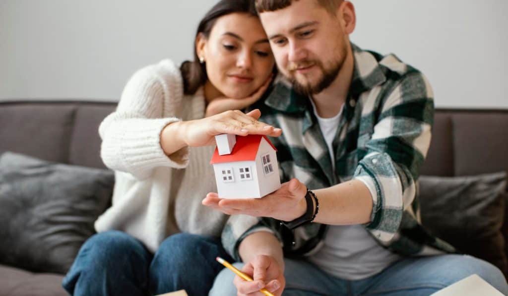 La prima y cesantías se pueden convertir en los ladrillos para iniciar su compra de una vivienda propia en Colombia.