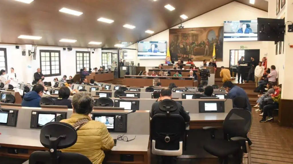 Concejo de Bogotá propone fortalecer el IDU para avanzar en obras de infraestructura Concejo de Bogotá aprobó en primer debate proyecto de armonización presupuestal