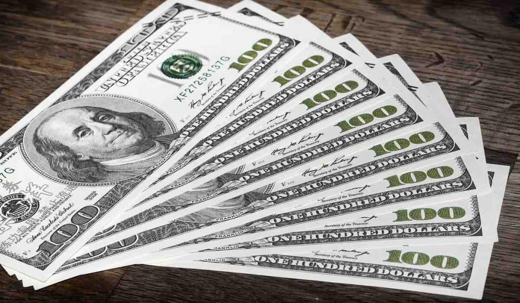 El dólar sigue cotizándose a la baja.