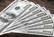 El dólar sigue cotizándose a la baja.