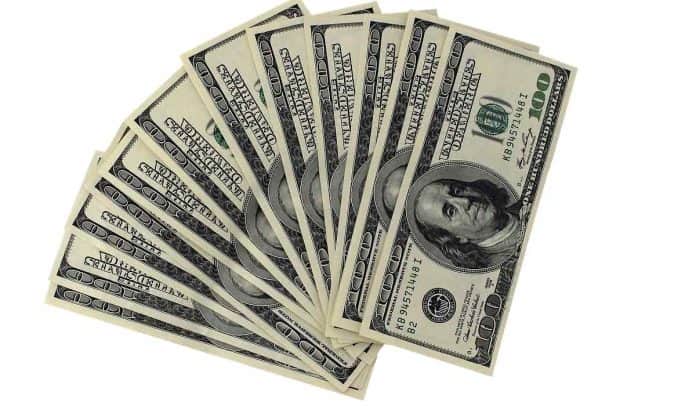 Dólar en Colombia (3) El dólar en Colombia sigue cotizándose a la baja en esta jornada.