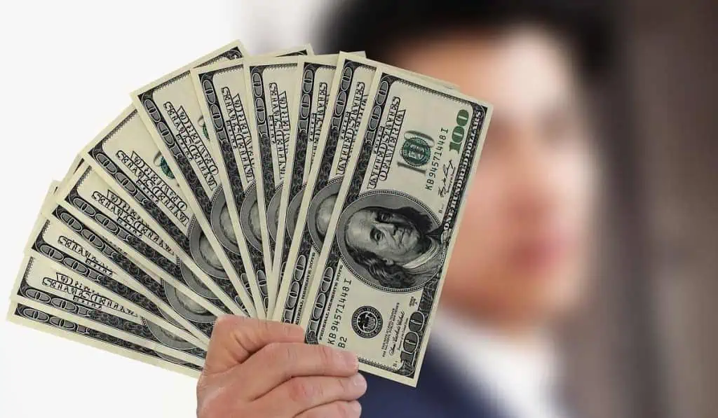 Colombia tendría menor déficit fiscal en 2023; bonos verdes siguen en planes Los expertos explican el por qué el dólar se cotiza por debajo de los 4.200 pesos.