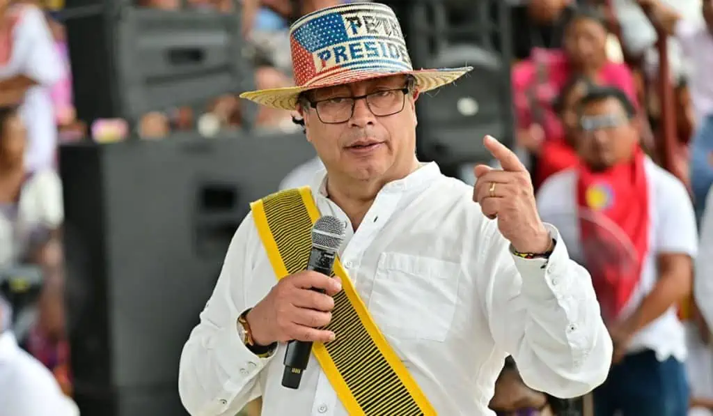 “Hay agua, pero está mal administrada”: Gustavo Petro propone crear el Instituto del Agua de La Guajira Gustavo Petro, presidente de Colombia, en una gira por La Guajira en junio de 2023