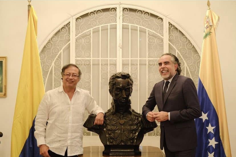 Gustavo Petro y Armando Benedetti en un encuentro en Venezuela