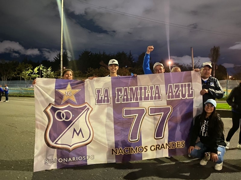 Hinchas de Millonarios en el Parque Simón Bolívar. 