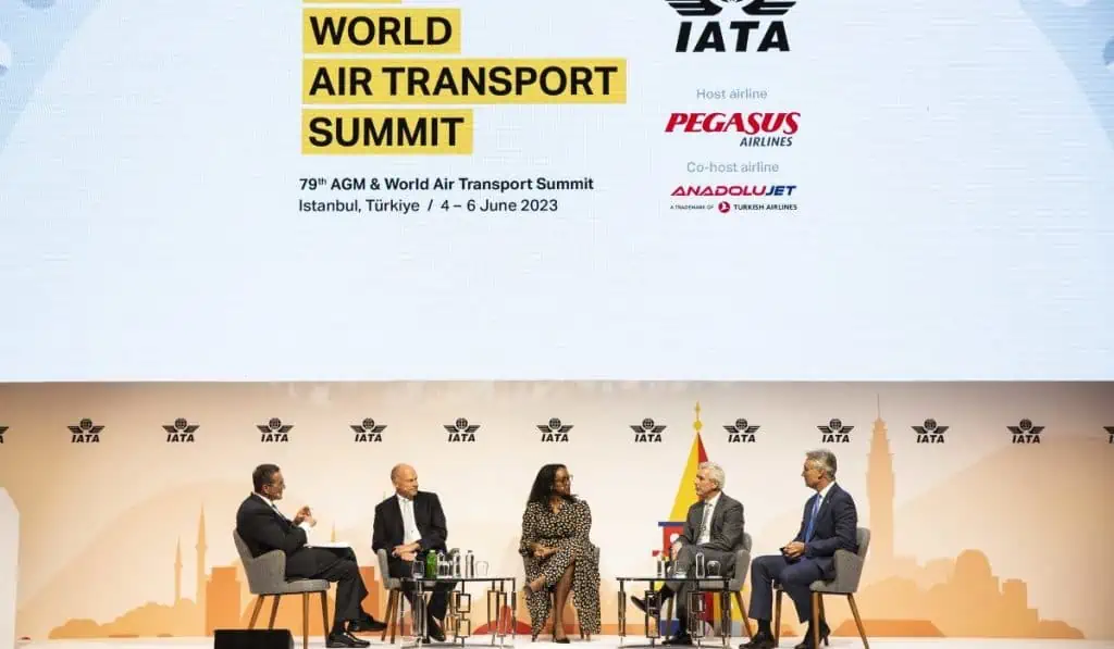 Tras billonarias pérdidas, aerolíneas de IATA ganarán en 2023; América Latina en rojo Congreso de IATA en Turquía