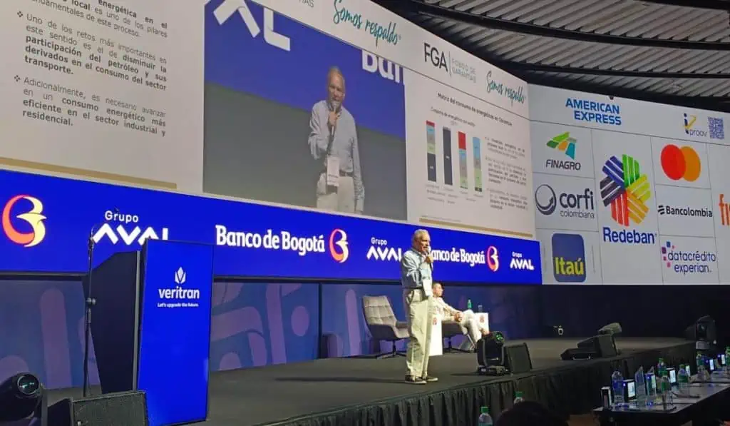 MinHacienda de Colombia habla sobre fin de alza de tasas y contratos petroleros MinHacienda de Colombia habla sobre fin de alza de tasas y contratos petroleros