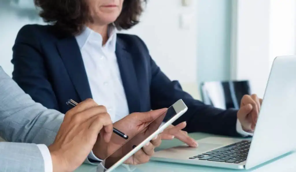 ¿Cuándo debe su empresa en Colombia empezar a pagar la prima de servicios de fin de año? Pago prima de servicios