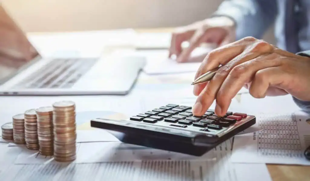A trabajadores en Colombia les podrán embargar la prima de junio en estos casos Pago prima de servicios en Colombia