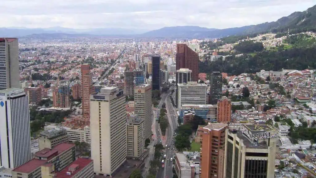 Percepción de que el país va por mal camino aumentó de manera notable Imagen panorámica muestra una de las ciudades principales de Colombia