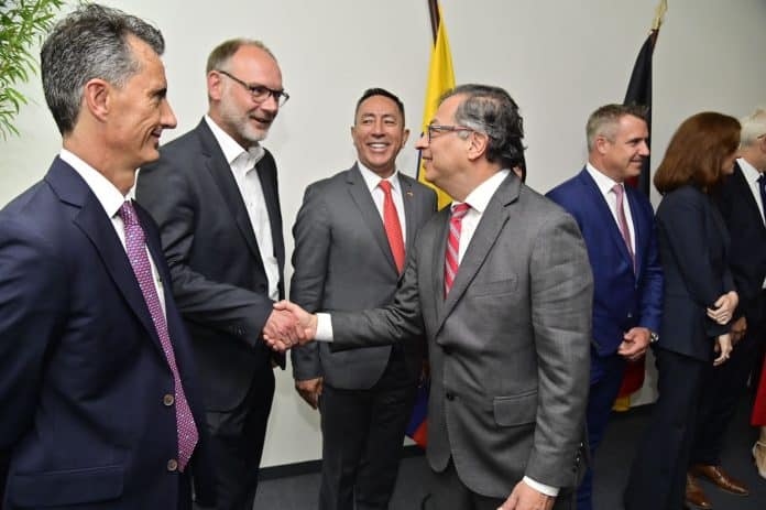 Petro llega a Alemania para firmar acuerdo de produccir hidrógeno verde en Colombia Petro llega a Alemania para firmar acuerdo de produccir hidrógeno verde en Colombia
