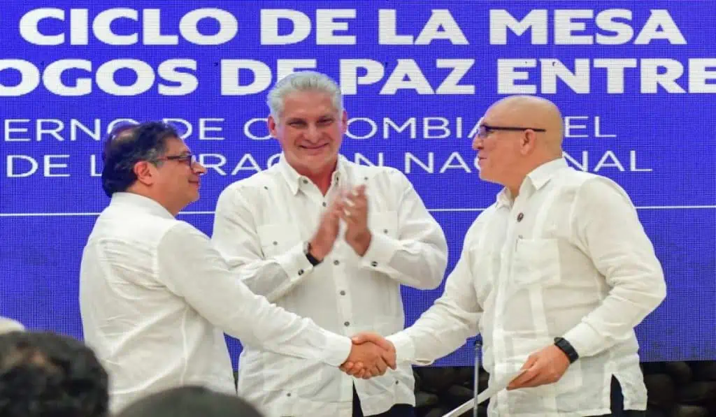 ELN culpa al presidente Petro de romper los diálogos de paz con el grupo guerrillero Gustavo Petro y ELN en Cuba