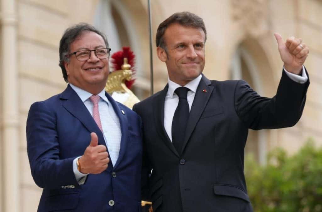 El anuncio del presidente Petro sobre la posible emergencia económica se dio desde París, Francia, donde se reunió con el presidente de ese país, Emmanuel Macron. Foto: Presidencia