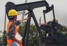 Fitch Ratings elevó proyecciones de precio del petróleo y gas europeo para 2024 y 2026