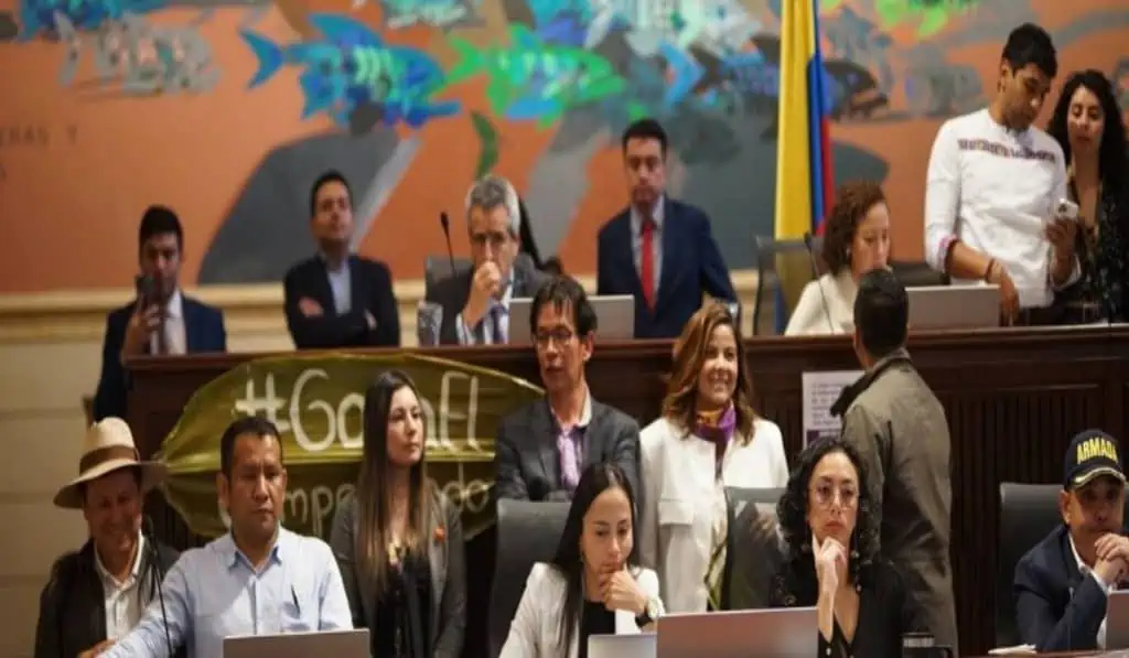Reforma a la salud: se levanta la sesión tras retiro de partidos de oposición Reforma a la salud se levantó segundo debate.