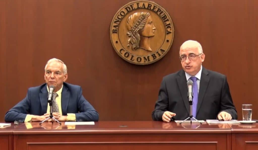 Ricardo Bonilla, ministro de Hacienda de Colombia, y Leonardo Villar, gerente del Banco de la República, durante la rueda de prensa de decisión de tasas de interés de junio de 2023. Foto: Banco de la República