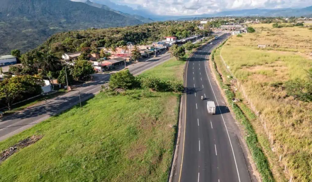 La vía Bogotá-Girardot cambia de nombre a Vía Sumapaz Conozca cómo está la vía Bogotá-Girardot para evitar atascamientos este festivo.