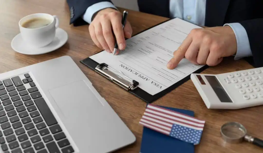 Colombianos podrán conseguir la residencia permanente en EE. UU. con estas visas: así funcionan Colombianos podrán conseguir la residencia permanente en EE. UU. con estas visas