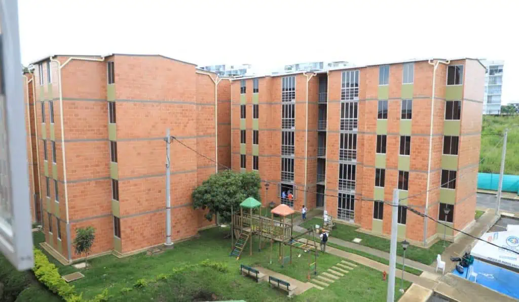 Primicias | Viene emisión de bonos en Bolsa de Colombia respaldada por el FNG; habrá línea para créditos de vivienda Ventas de viviendas VIS en Colombia