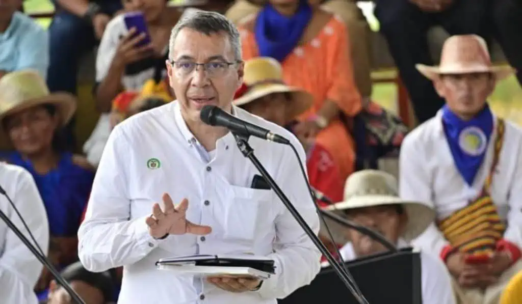 Ferrocarril de 522 km en Colombia se alista para revivir y tener billonaria concesión William Camargo, ministro de Transporte de Colombia