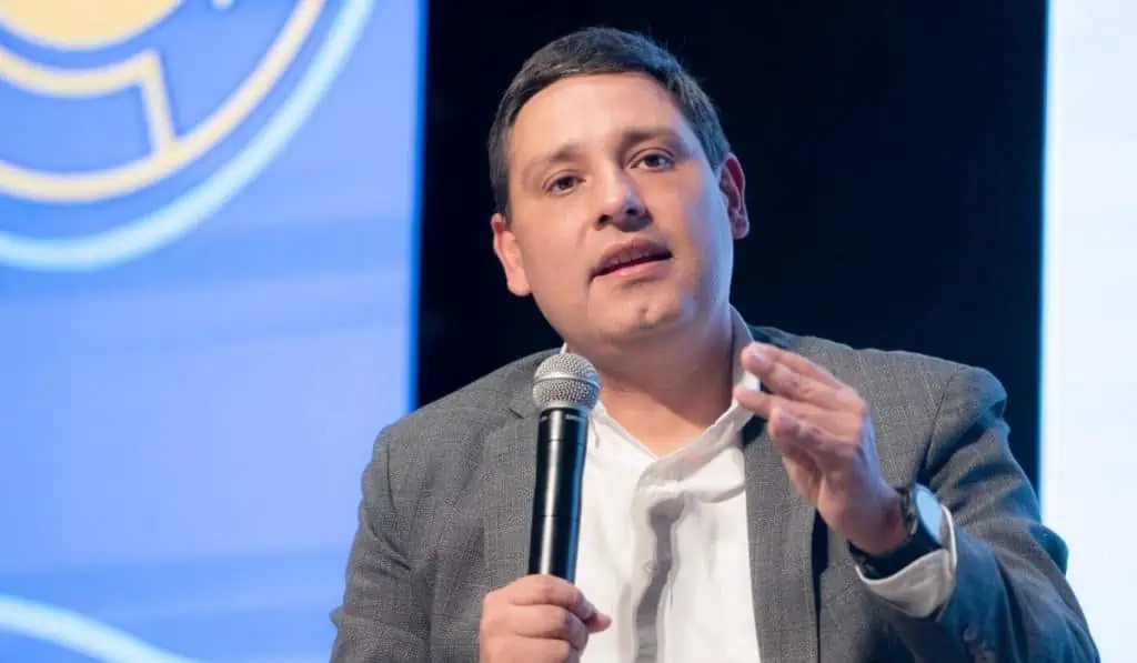 MinTIC revela billonario plan para conectividad con operadores en Colombia Mauricio Lizcano, ministro de las Tecnologías de la Información y las Comunicaciones
