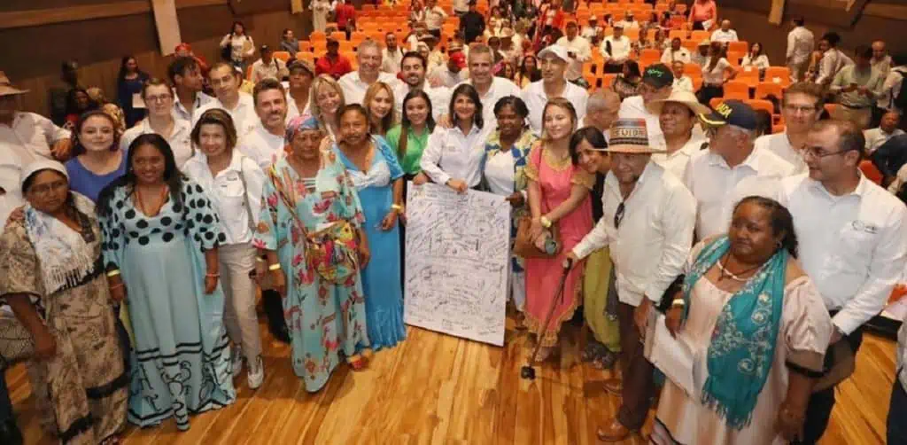 Las 12 empresas que firmaron el pacto por la transición energética en La Guajira Comunidades socias de proyectos de energía en Colombia