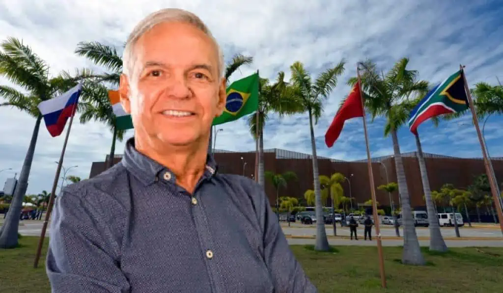 Colombia fue invitada a grupo de países BRICS, confirma gobierno Petro Ricardo Bonilla y banderas de los países BRICS
