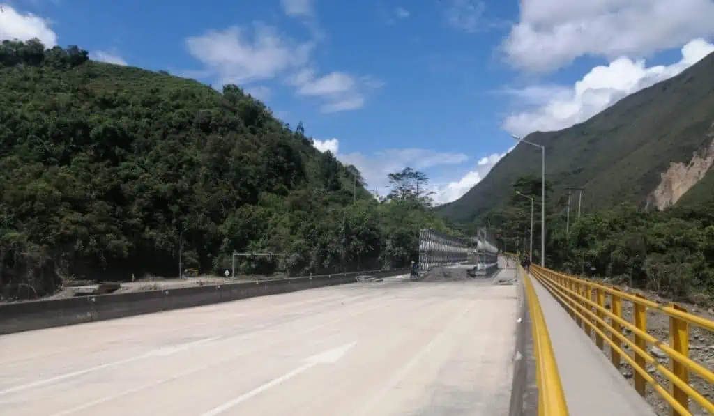 Coviandina se defendió ante críticas de Petro y propuesta de ‘nacionalizar’ vía al Llano Reapertura temporal de la vía al Llano.
