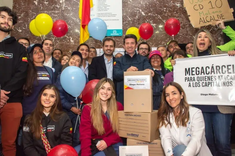Diego Molano inscribió su candidatura a la Alcaldía de Bogotá Diego Molano inscribiendo su candidatura