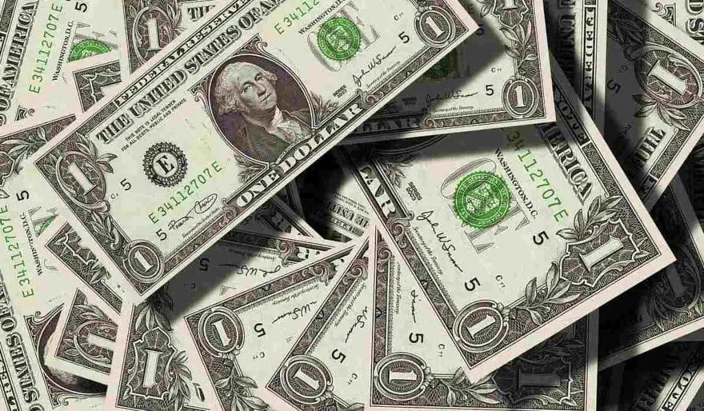 Dólar en Colombia cae y sigue buscando romper el soporte de los $3.900 Vuelve a bajar el precio del dólar en Colombia.