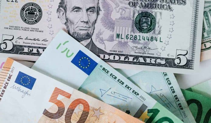 Valores del dólar y euro en casas de cambio