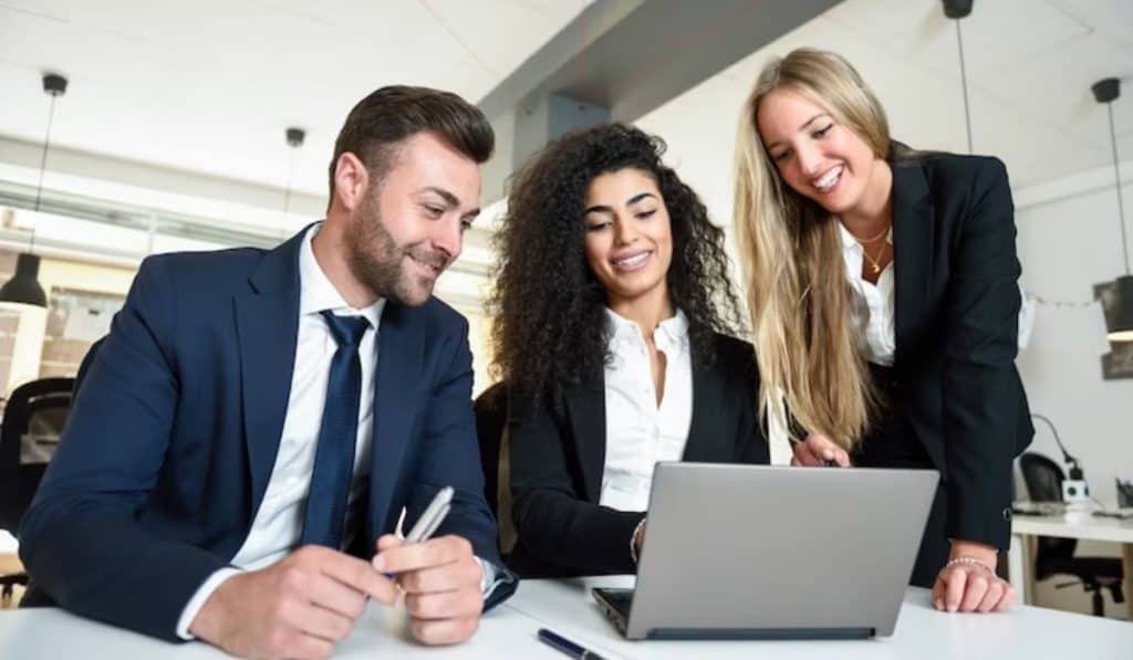 ¿Cuáles son los mejores salarios para trabajadores con posgrado?
