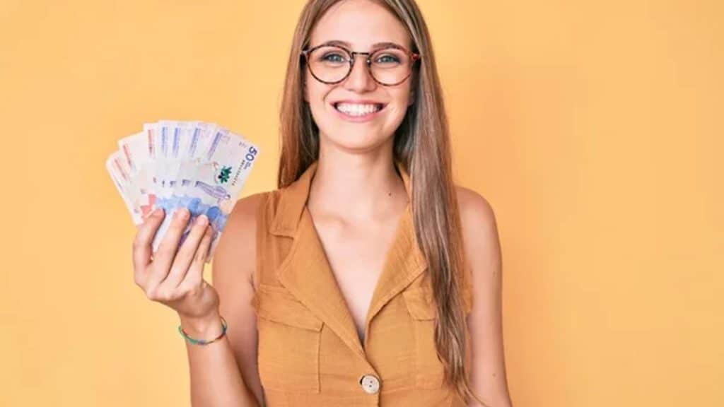 Relación entre la felicidad de los jóvenes y la estabilidad financiera