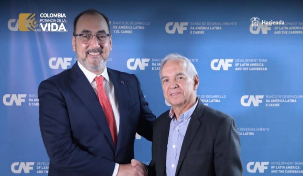 Ricardo Bonilla, MinHacienda de Colombia y Sergio Granados, presidente de la CAF. Foto: MinHacienda.