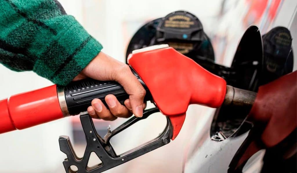 Precio de la gasolina en Colombia vuelve a subir $600 en agosto de 2023. Imagen: Freepik
