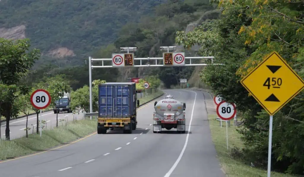 Estos son los límites de velocidad para transitar por las carreteras del país: Norma impone 5 Invías evalúa 3 acciones por afectaciones en transversal del Cusiana (Colombia)