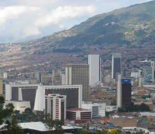 Medellín, Antioquía. PIB Colombia calidad del aire