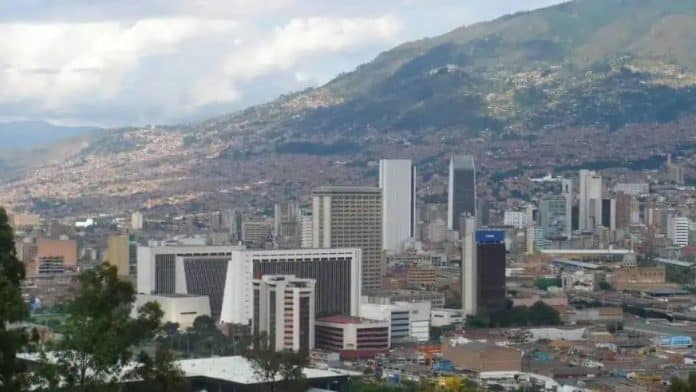 Medellín, Antioquía. PIB Colombia calidad del aire