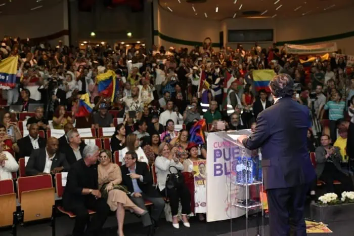 Carbón y petróleo han afectado química de la atmósfera: Petro en Bruselas Petro en la Cumbre de los Pueblos 2023