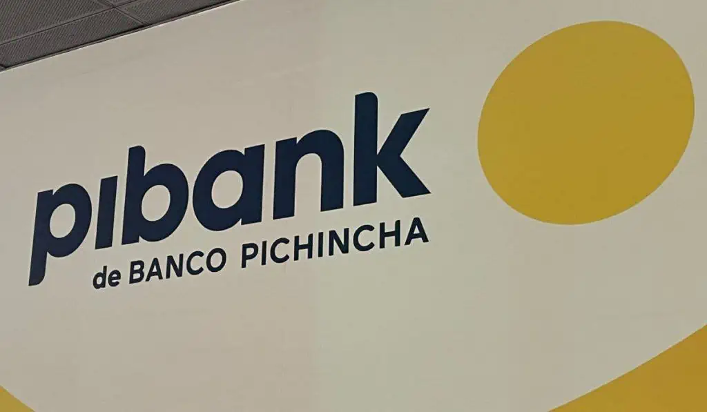 Pibank aumentó su tasa de rentabilidad en cuentas de ahorro al 13 % Logo de Pibank del Banco Pichincha