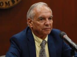 Ricardo Bonilla, ministro de Hacienda de Colombia, tras una Junta del Banco de la República