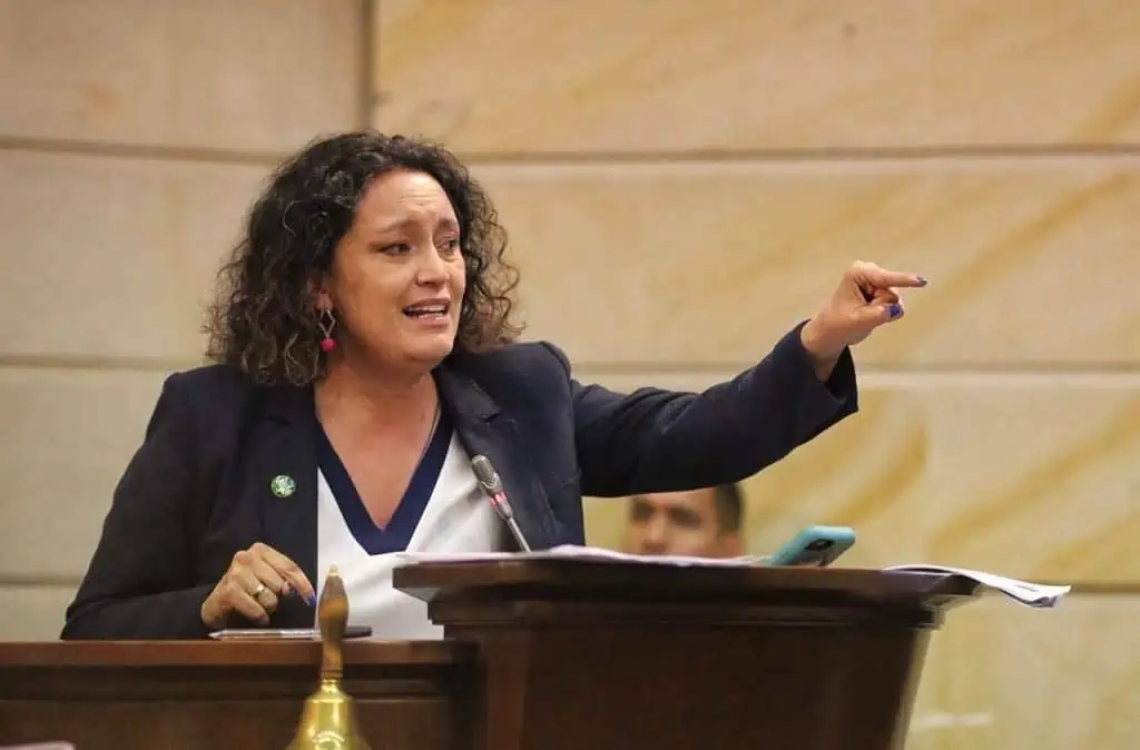 Alerta por reforma al Secop: senadores cuestionan su viabilidad en plena Ley de Garantías El partido Alianza Verde abandonaría a Petro por presunto ingreso de dineros ilícitos en campaña