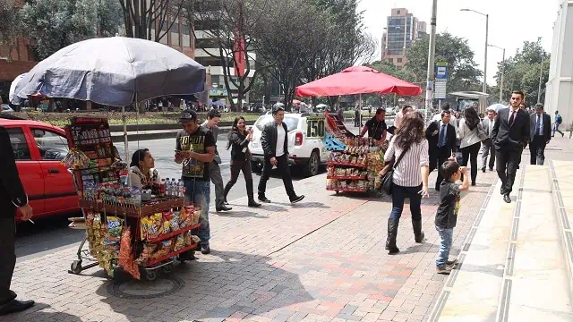 Desempleo en Colombia aumentó en febrero y llegó a 11,7%: DANE Vendedores ambulantes