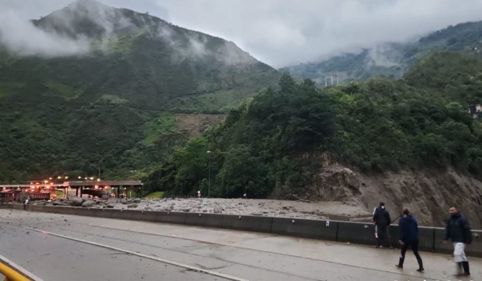 Via Bogotá - Villavicencio cerrada por emergencia en Quetame