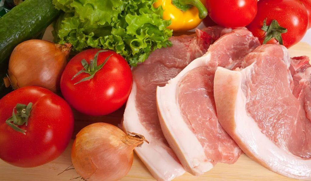 Los colombianos consumen en promedio 14 kilos de carne de cerdo al año. Foto: Freepik bearfotos
