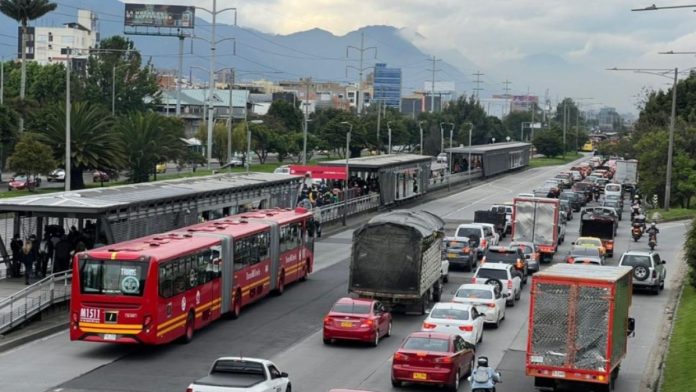 Ampliación de la Autopista Norte en Bogotá enfrenta un posible retraso de seis meses a un año.