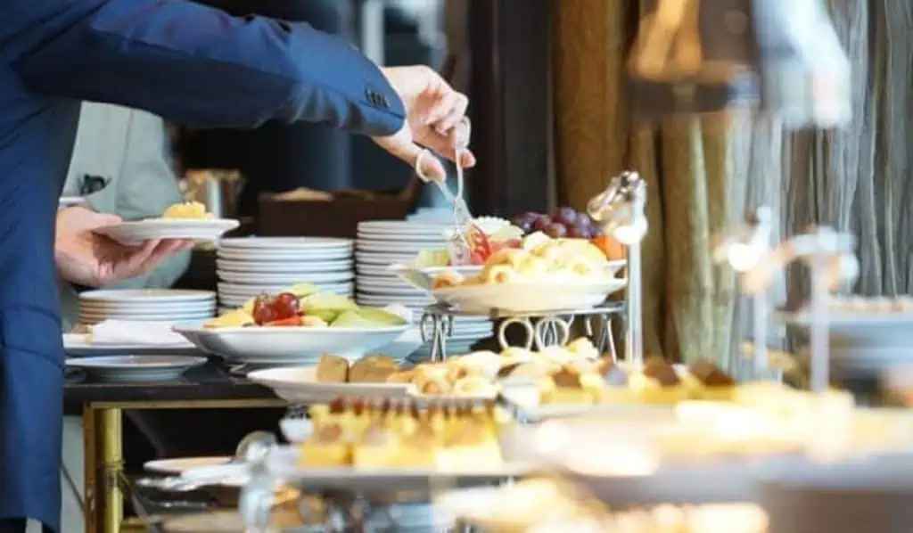 Desayuno buffet por un dólar: la iniciativa de la cadena Hilton La cadena Hilton anunció que durante tiempo limitado tendrá disponible para sus huéspedes desayunos buffet por un dólar. Foto: Hilton Bogotá Corferias